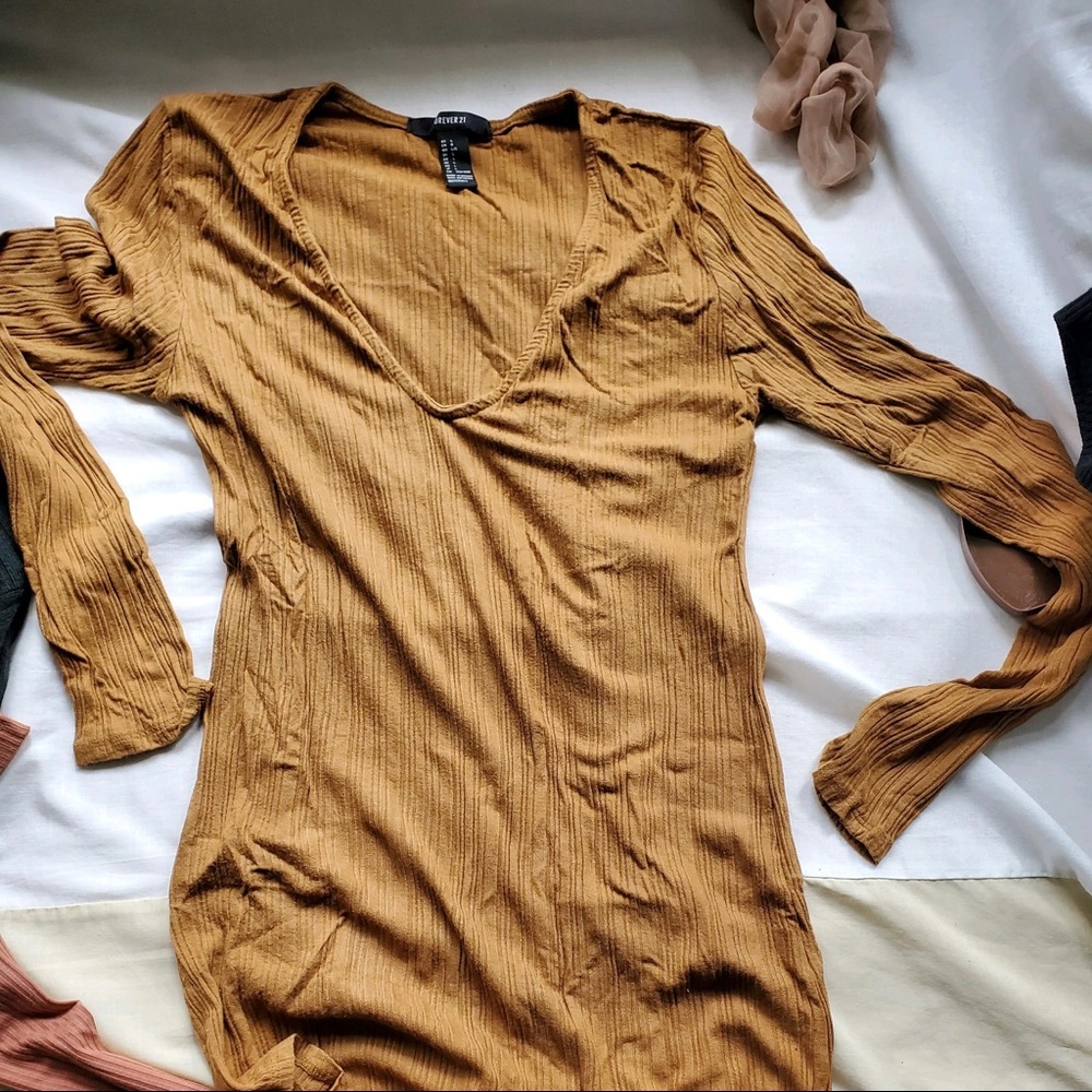NWOT F21 Long Sleeve Top - Picture 3 of 3